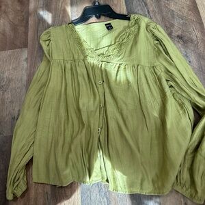 Lace lantern sleeve button up